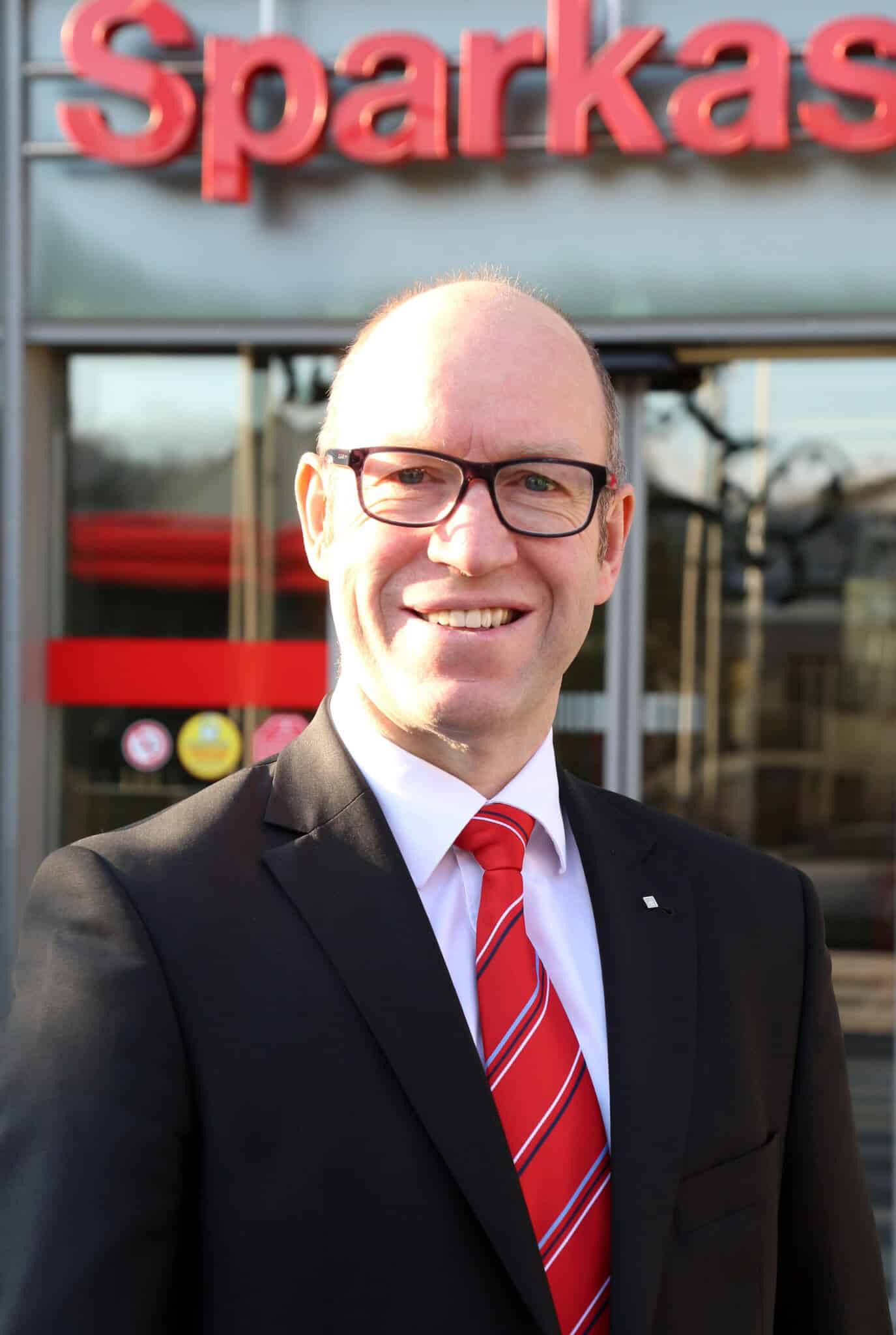 Bernd Oster ist neuer Leiter der Sparkassen-Filiale Mülheim-Kärlich.