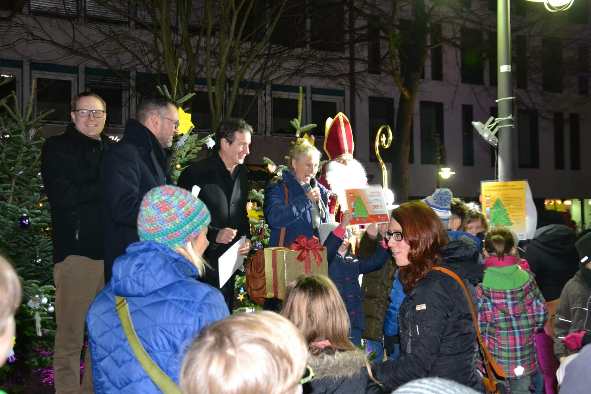 WeihnachtsbaumSchmückWettbewerb auf dem Koblenzer Weihnachtsmarkt