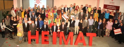 Gruppenfoto mit den Siegern der ersten „HeimatHelden“-Preisverleihung 2019 der Sparkasse Koblenz.