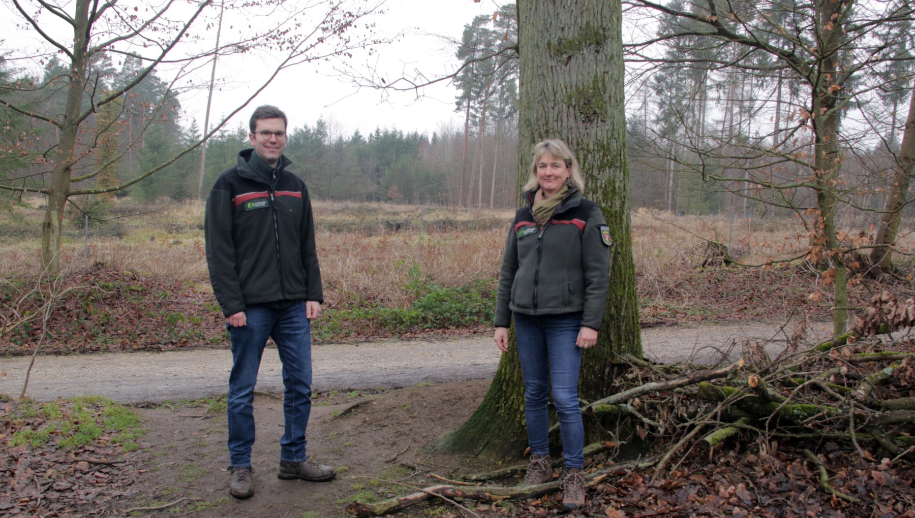 Carmen Barth (rechts) hat die Forstamtsleitung und somit das Projekt „Klimawald“ an den neuen Leiter Sebastian Schmitz übergeben.