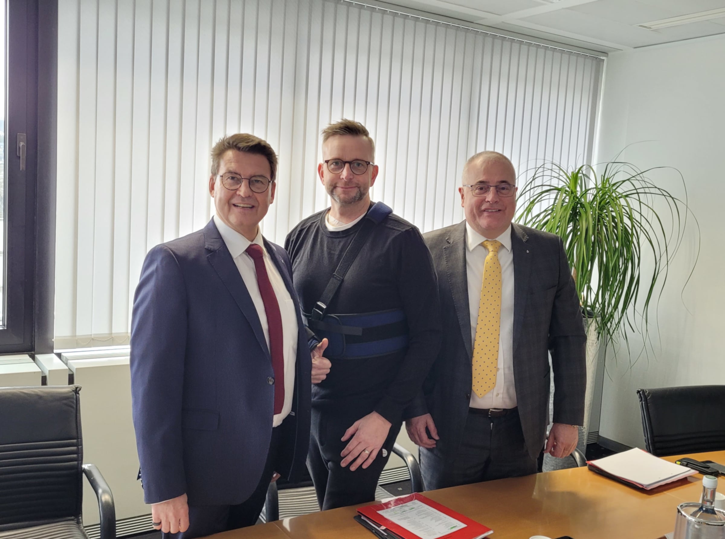Matthias Nester (links) und Jörg Perscheid (rechts) begrüßten Marko Boos zur ersten Gremiensitzung des Verwaltungsrates der Sparkasse Koblenz in diesem Jahr.