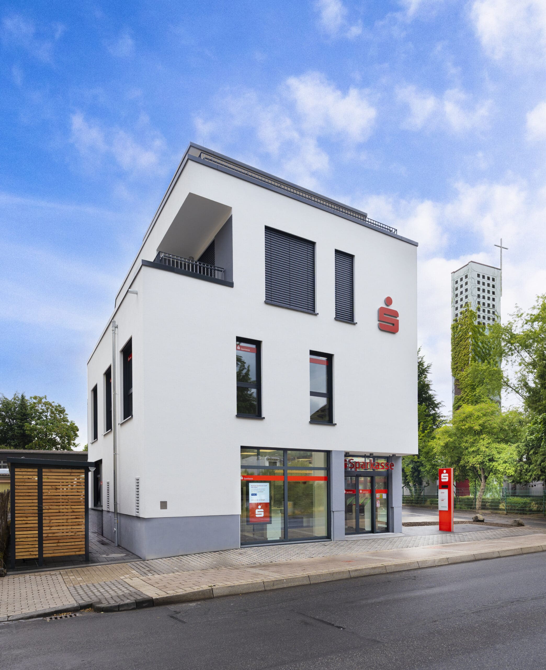 Die neue Geschäftsstelle der Sparkasse Koblenz im Stadtteil Lützel. Foto: Michael Jarmusch